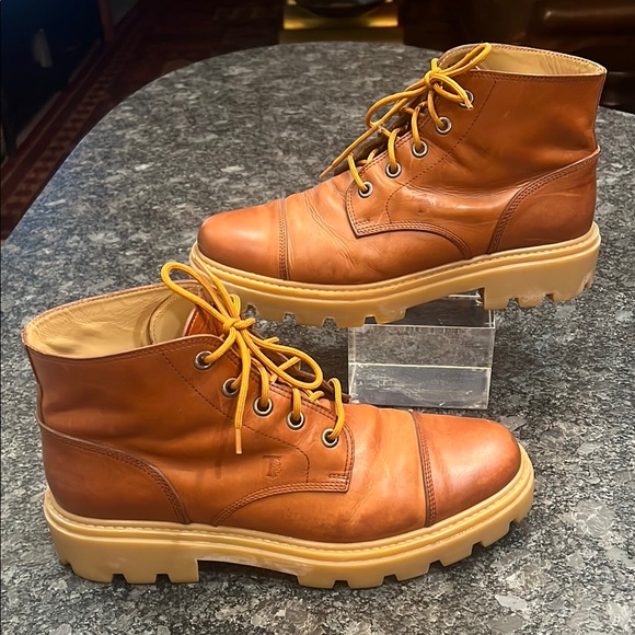 Tod's Sz 10 Lace-Up Ankle Lug Chukka Boots - Picture 1 of 13